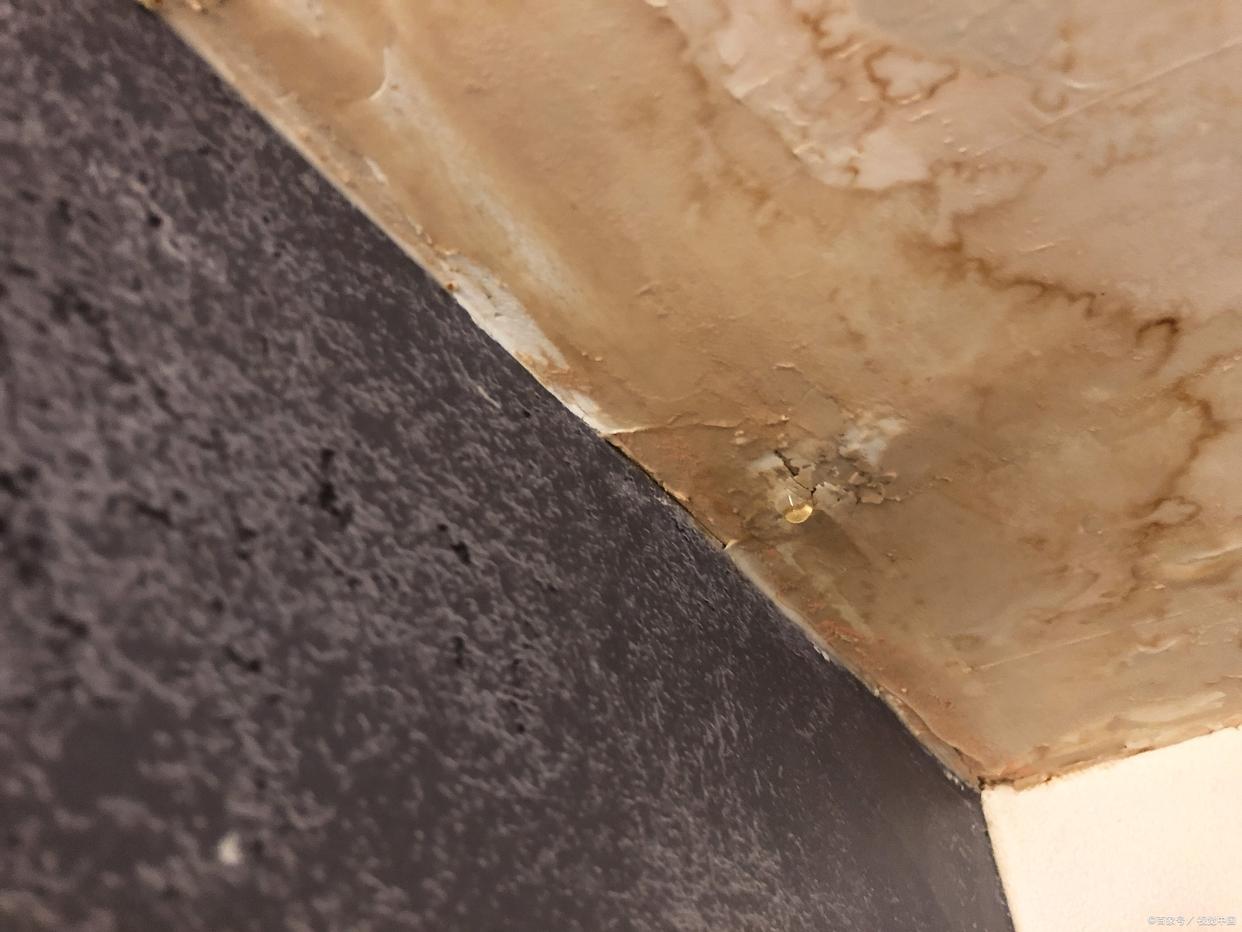 楼上漏水导致石膏板受损需更换吗？